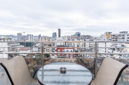 Modern 1BR Skyline City View - Central Tirana