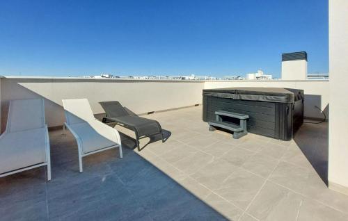 En balkon eller terrasse på Nice Apartment In Orihuela Costa