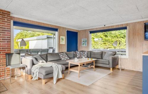 Гостиная зона в 3 Bedroom Amazing Home In Otterup