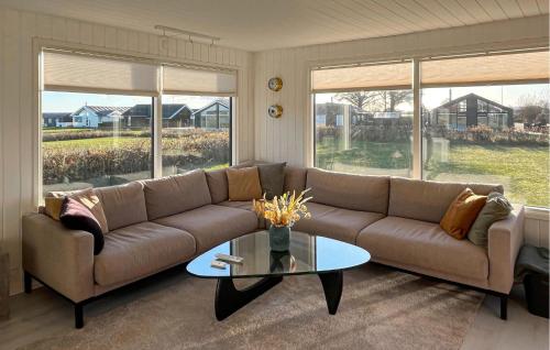 Et opholdsområde på 2 Bedroom Cozy Home In Sæby