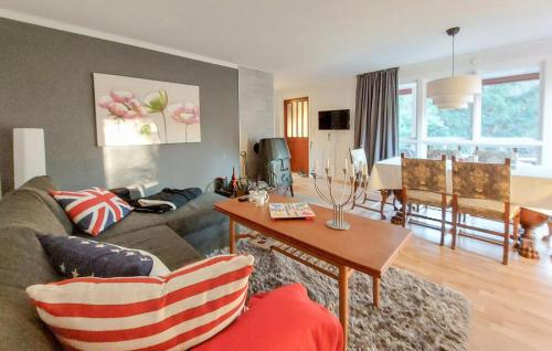 Χώρος καθιστικού στο 2 Bedroom Awesome Home In Sösdala