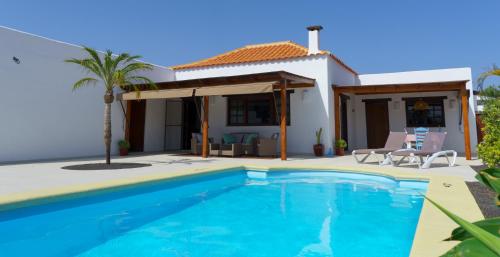 CasaLunaLajares with heated pool