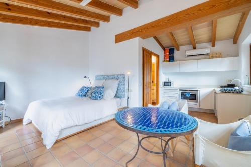 Postel nebo postele na pokoji v ubytování NEW! Can Picassa Tafona with Private Swimming Pool and close to Golf