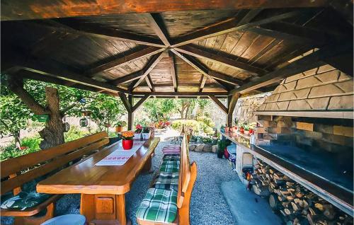 Lovely Apartment In Podstrana With Wifi