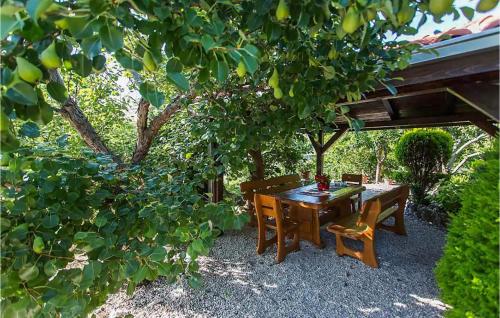 Lovely Apartment In Podstrana With Wifi