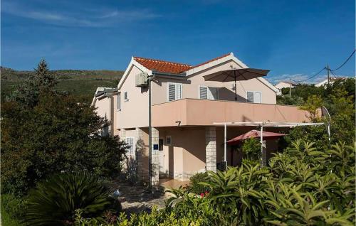 2 Bedroom Stunning Apartment In Podstrana