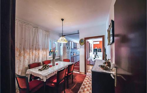 Lovely Apartment In Podstrana With Wifi