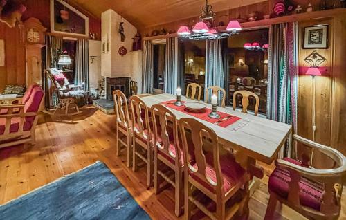 Χώρος καθιστικού στο 4 Bedroom Nice Home In Trysil