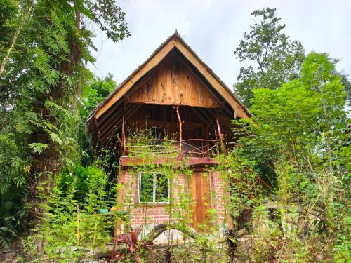 an old house in the middle of the forest at Full Moon Bungalow Resort Koh Chang Ranong in Koh Chang Ranong