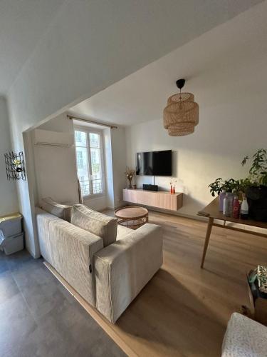 Charming bright apartment in Nice