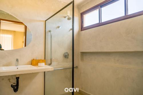 Et badeværelse på Villa Makani no Shamballa by Qavi