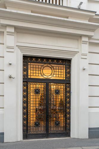 Hilton Garden Inn Bucharest Old Town — Facade/entrance
