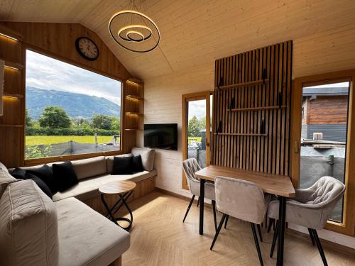 Χώρος καθιστικού στο Tiny House Ingo John 'Speedy'