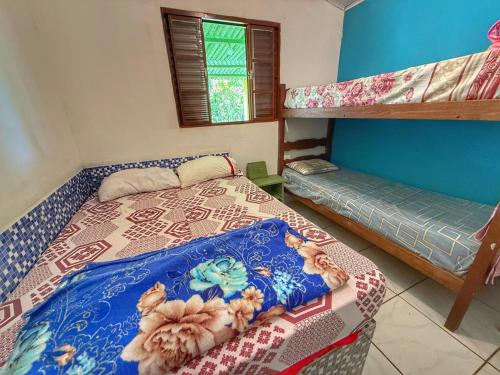 Giường trong phòng chung tại Chácara Esmeril