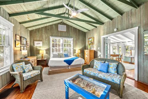 Ένα ή περισσότερα κρεβάτια σε δωμάτιο στο Gulf Front Escape at a Beach Resort, Pet Friendly