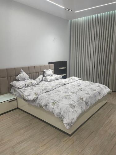 Una cama o camas en una habitación de The apartment is two complete rooms