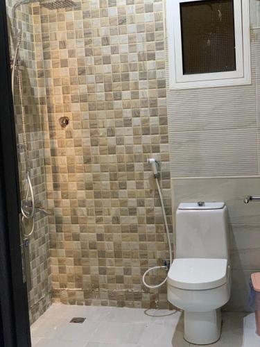 Un baño de The apartment is two complete rooms