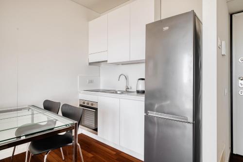 Giax Tower Gym Spa & Pool Pure Living 5th Floor Multiple Apartments 15 min to Duomo