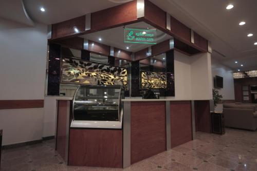 a restaurant with a counter in a building at Marsa Diba Hotel in Ḑubā