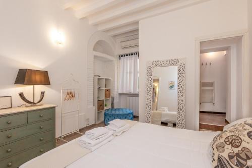 Modern one-bedroom flat near Corso Como