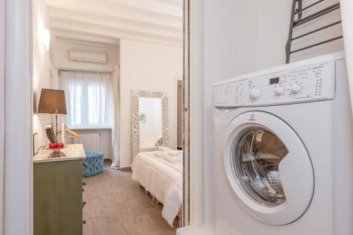 Modern one-bedroom flat near Corso Como