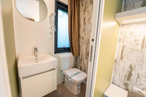 Ένα μπάνιο στο Vacanze Glamping Boutique