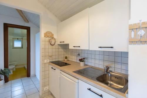 Kuchyň nebo kuchyňský kout v ubytování Villetta Azzurra by ElbaSummer