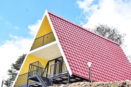 Gallery image of Cloudy Nandy Hills Poombarai in Kodaikānāl
