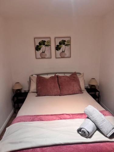 Giường trong phòng chung tại Chestnut Home