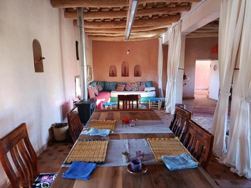 Et opholdsområde på Tigmi N'Dounit Lodge et Nature