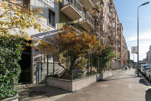 GuestHost - Bright Comfy Apartment