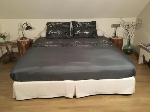 Кровать или кровати в номере Le Moulin Bas Chambre d'Hote