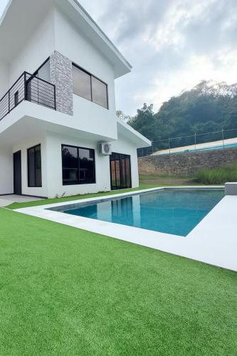 Piscina de la sau aproape de Casa Colibrí Playa Blanca