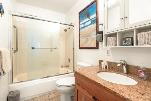 Et badeværelse på Keauhou Akahi 210