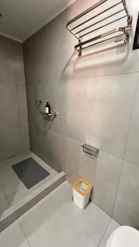 a bathroom with a shower with a toilet and a light at Piccolo Posto in Neuquén