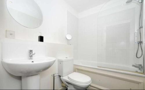 O baie la Oxford Apartment-- Free parking 2 Bedrooms-2Bathrooms-Located in Jericho Oxford close to Bus and Rail station