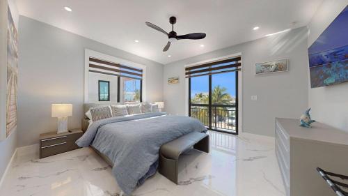 Postel nebo postele na pokoji v ubytování Key Largo Beach House