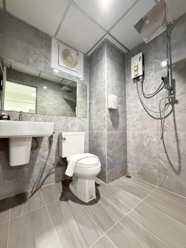 a bathroom with a toilet and a sink and a shower at The Sceneสุพรรณบุรี in Suphan Buri