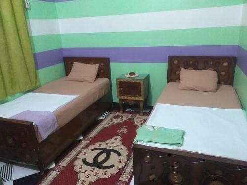 Ένα ή περισσότερα κρεβάτια σε δωμάτιο στο Hamada guest house