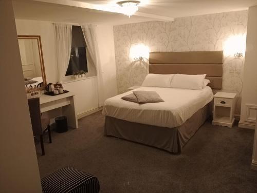 Ένα ή περισσότερα κρεβάτια σε δωμάτιο στο Whiston Hall