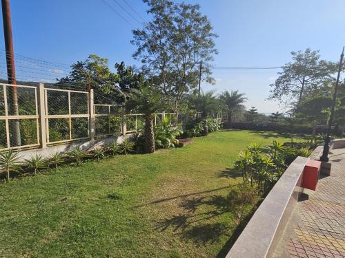 Jardín al aire libre en The Realm of ShivaShiv, Dehradun, Mussoorie Road