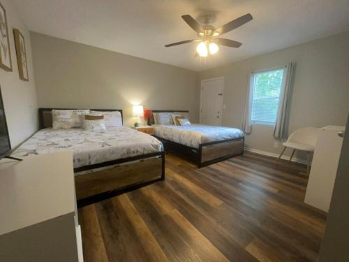 Кровать или кровати в номере Peaceful Cozy Apartment in the Heart of Valdosta