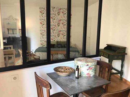 Le Cocon des Halles-Appartement Haussmannien au centre de Sète