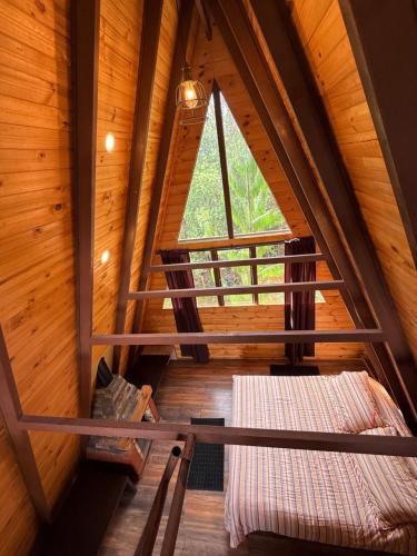 Una cama o camas en una habitación de Cabanas Villa Helena