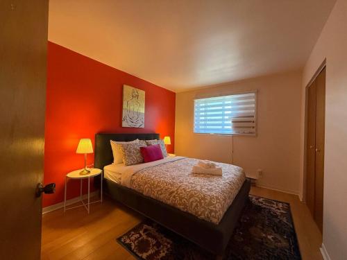 Postel nebo postele na pokoji v ubytování Free Parking! Family & Travel Comforts! Montreal & Downtown Adventures!