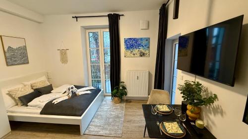 Un pat sau paturi într-o cameră la Luna Apartment Passau - Balkon - Küche - Self Checkin - Parkplatz