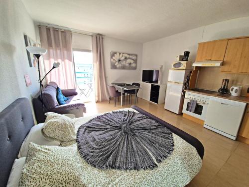 Kuchyň nebo kuchyňský kout v ubytování Cozy studio with views in Playa Paraíso