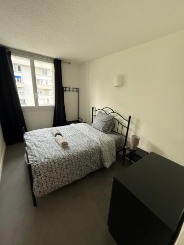 Ένα ή περισσότερα κρεβάτια σε δωμάτιο στο Le Cosy duplex-3p-2beds-free parking