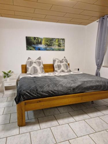 Ένα ή περισσότερα κρεβάτια σε δωμάτιο στο Michas Westerwald Ferienwohnungen