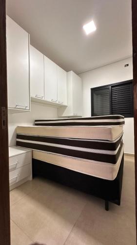 Ένα ή περισσότερα κρεβάτια σε δωμάτιο στο Casa com piscina em Peruíbe